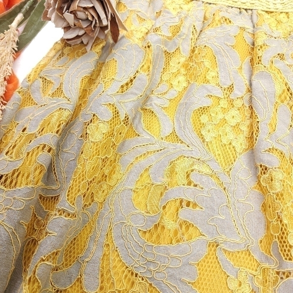 Me To Magic Beige Yellow Gold Lace Floral Embroidered Skirt Sz L - Picture 14 of 16
